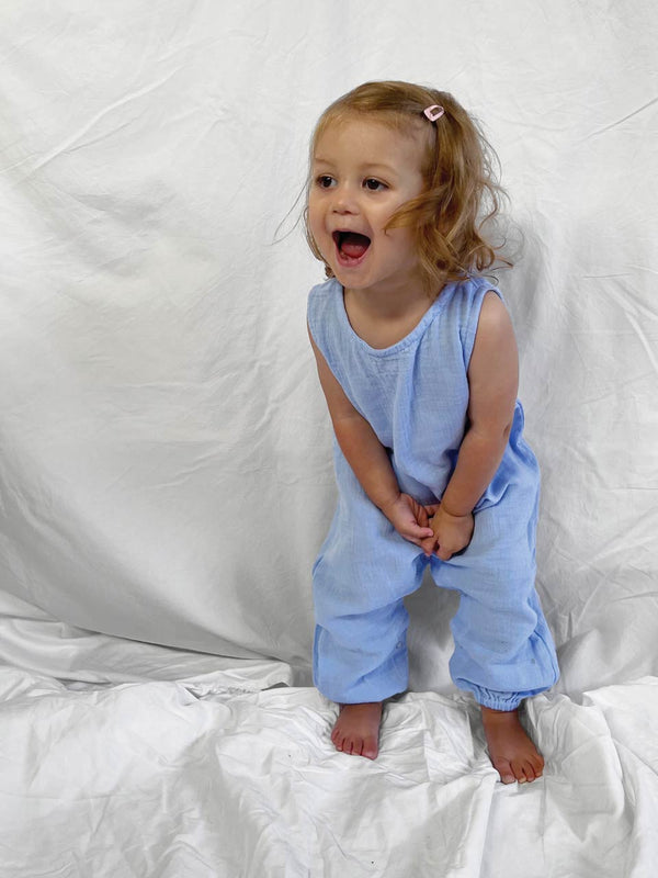 Baby jumpsuit sleeveless in blue modelled front view