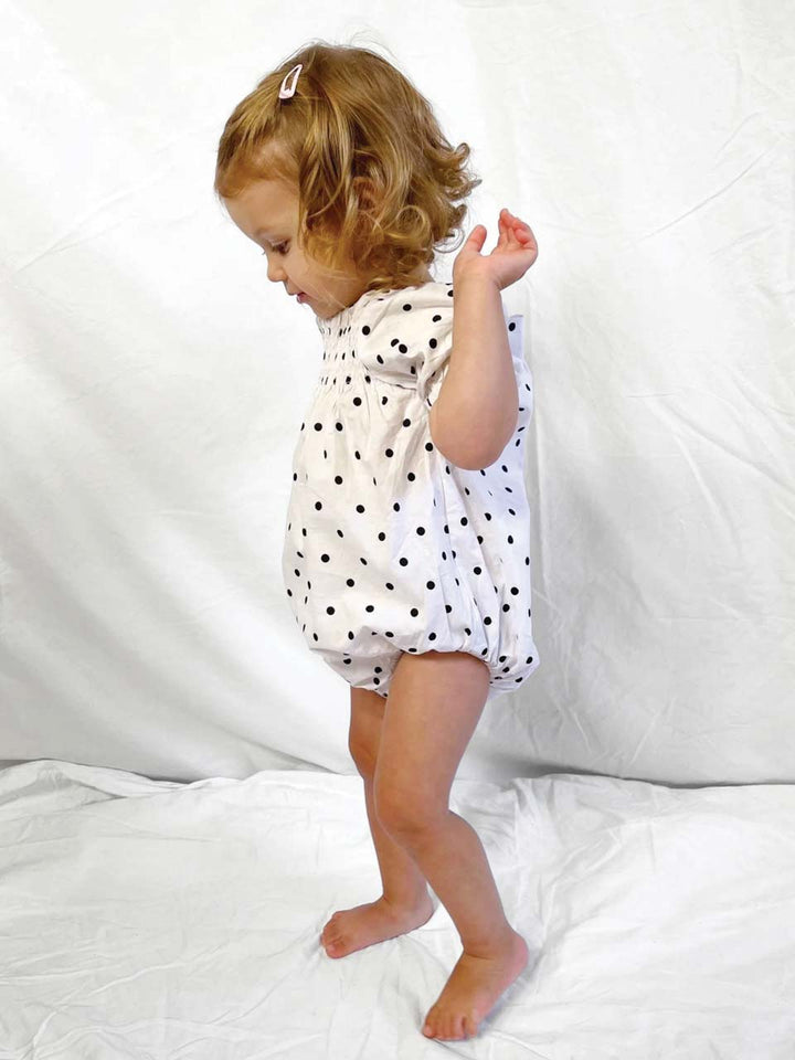 Romper smocked with short sleeves in polka dot modelled side view