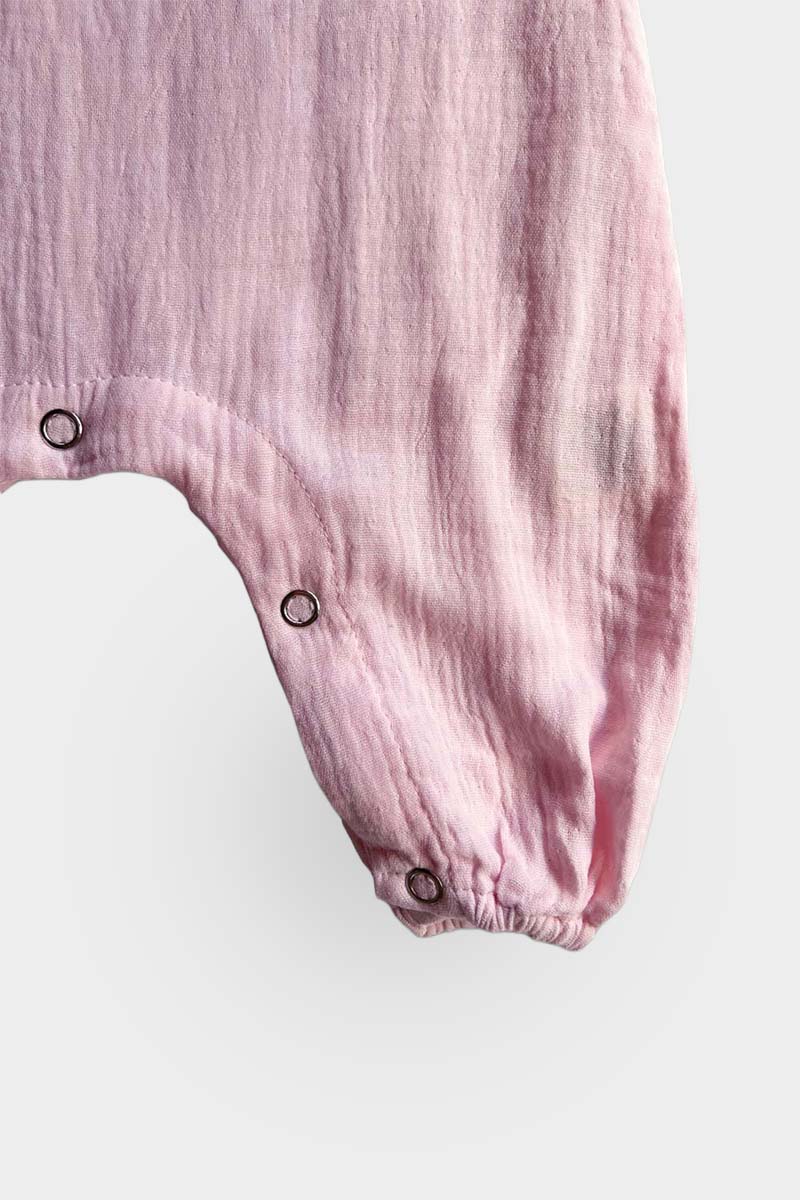 Baby jumpsuit sleeveless in light pink leg with snaps