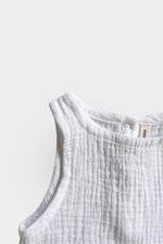 Baby jumpsuit sleeveless in white neck and arm line